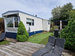 Cosy chalet with garden